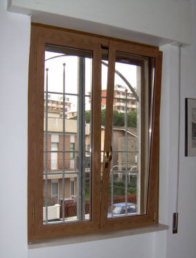 Serramento in alluminio effetto legno